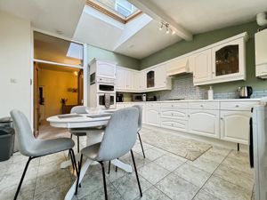 Kitchen Diner- click for photo gallery